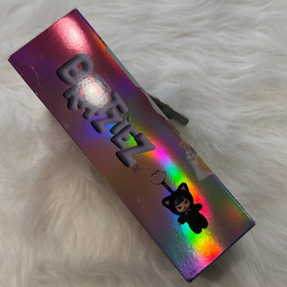 *CONFIRMED SASHA* Bratz Bratziez Iconz Seriez Plush Keychain Blind Box - Picture 7 of 7